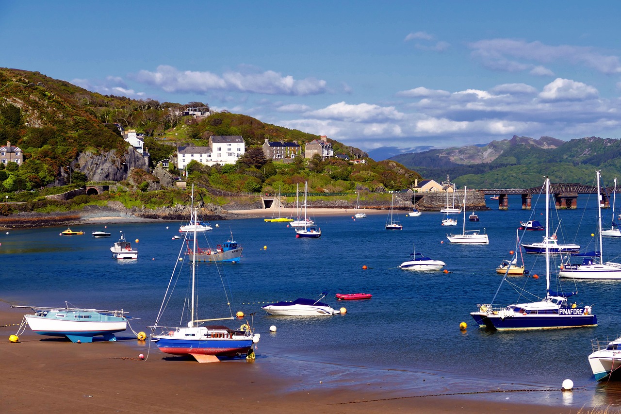 Boats on the Mawddach Estuary (Inspired Images/Pixabay)