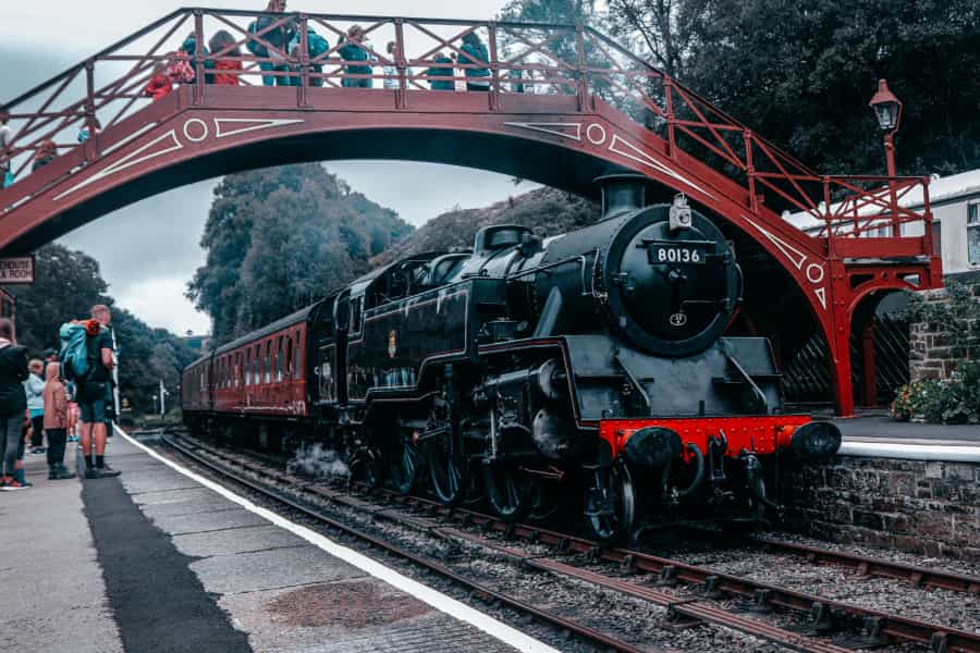 North Yorkshire Moors Railway (Different Resonance/Unsplash)