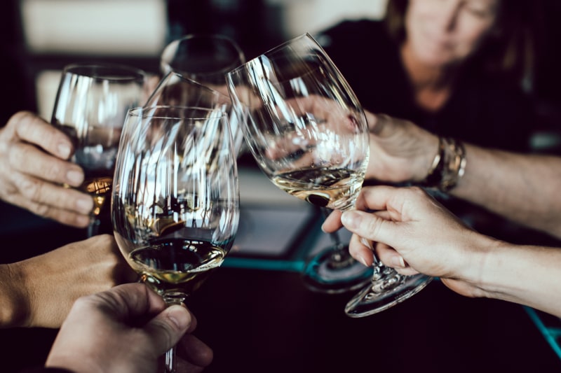 Say cheers to family and friends (Scott Warman on Unsplash) Say cheers to family and friends (Scott Warman on Unsplash)